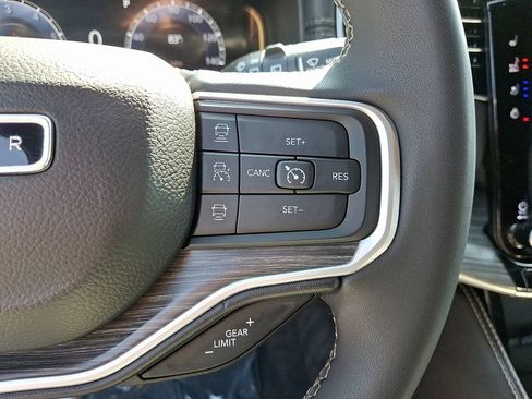 Used 2024 Jeep Wagoneer Series II w/ Flexible Seating Group AWD/4WD image 23