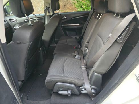 Used 2019 Dodge Journey SE w/ Premium Group image 17