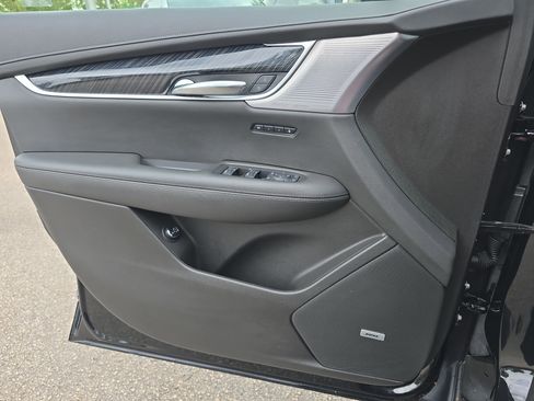 Used 2023 Cadillac XT6 Premium Luxury FWD image 28