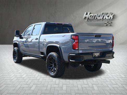 Used 2025 Chevrolet Silverado 2500 ZR2 w/ Technology Package image 8