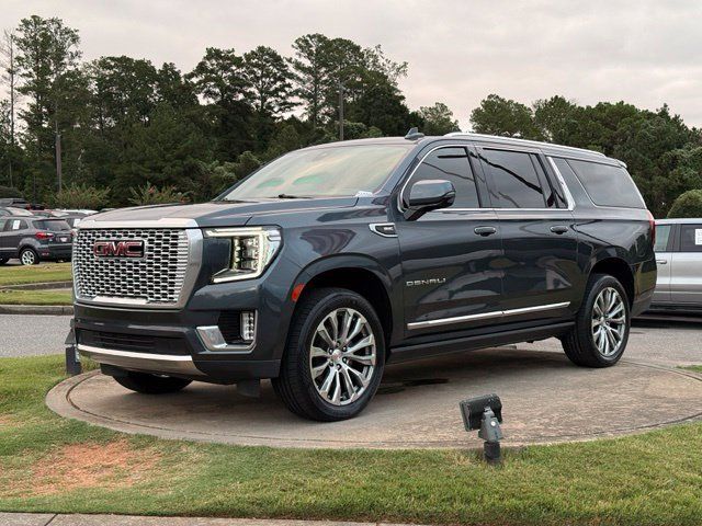 Used 2021 GMC Yukon XL Denali w/ Denali Premium Package AWD/4WD image 3