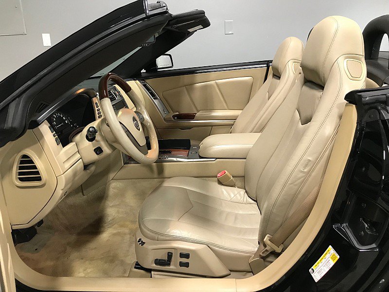 Used 2007 Cadillac XLR RWD image 18