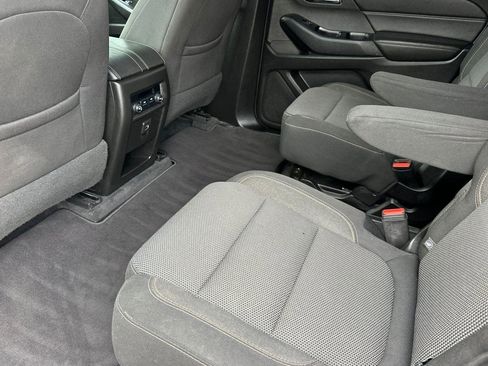Used 2018 Chevrolet Traverse LT image 12