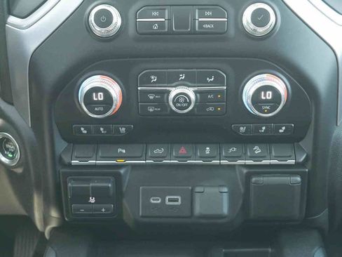 Used 2023 GMC Sierra 3500 SLT w/ SLT Premium Package AWD/4WD image 8