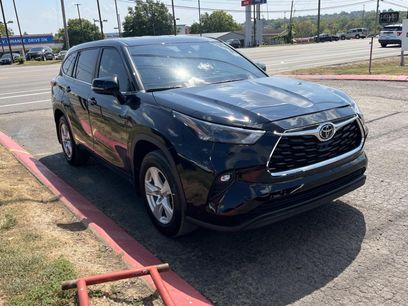 Used 2023 Toyota Highlander LE