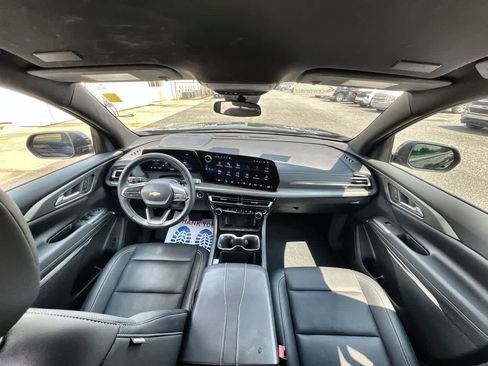 Used 2025 Chevrolet Traverse LT image 20