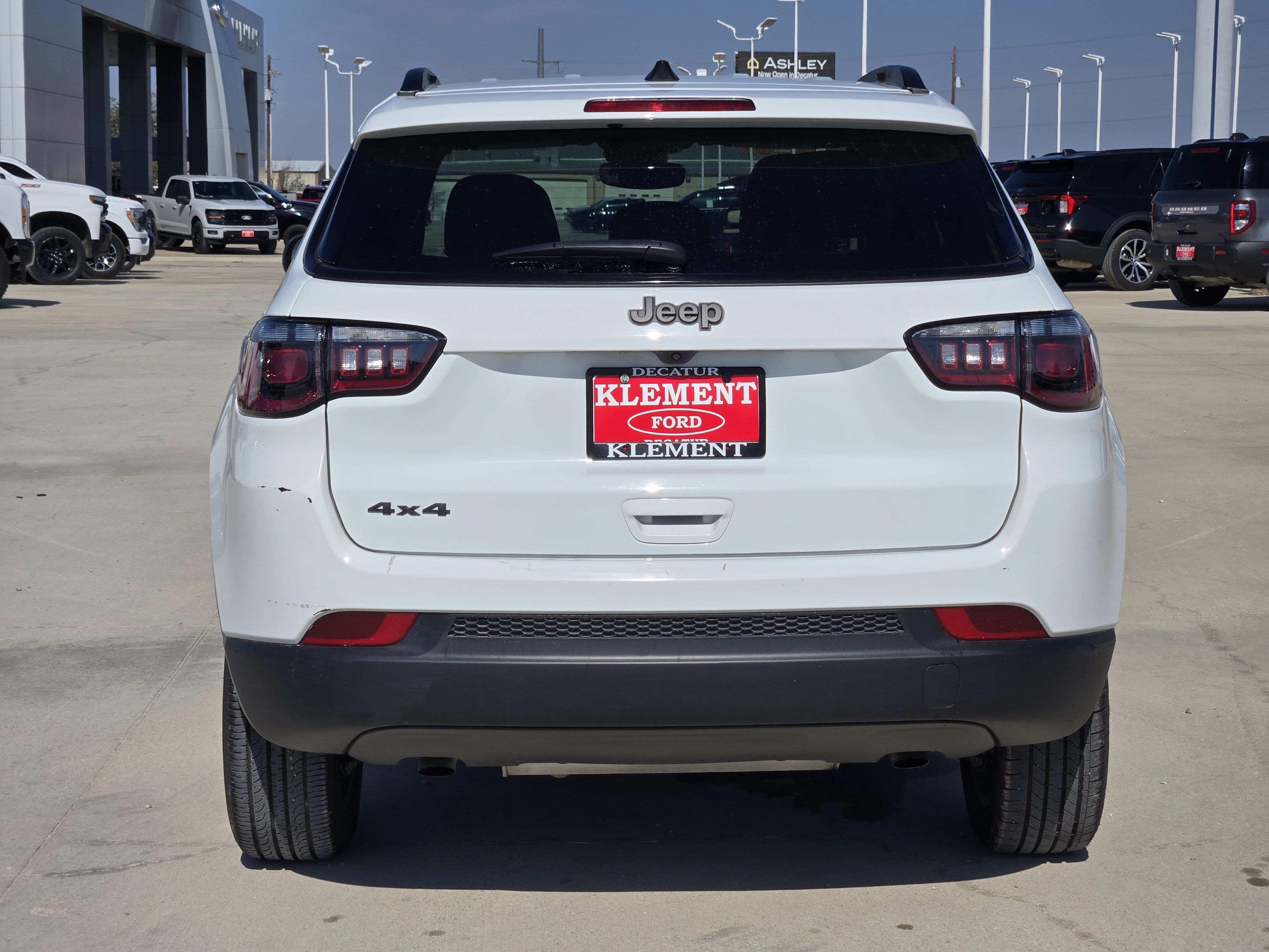 Used 2025 Jeep Compass Latitude w/ Convenience Group AWD/4WD image 6