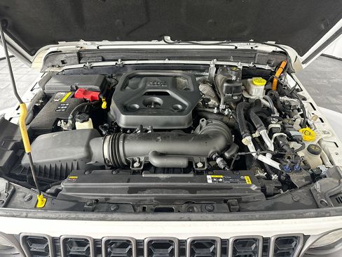 Used 2024 Jeep Wrangler Unlimited w/ Convenience Group AWD/4WD image 31