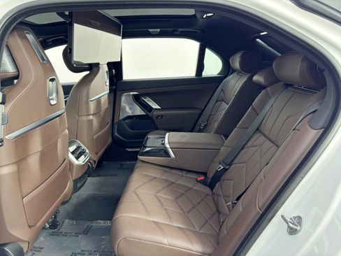 Used 2023 BMW i7 xDrive60 w/ Executive Package 2 image 51