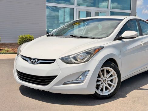 Used 2016 Hyundai Elantra SE w/ Option Group 02 FWD image 4