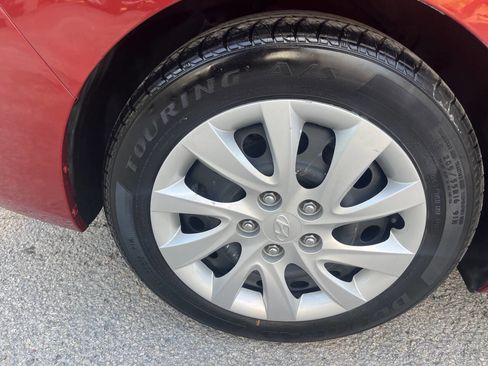 Used 2013 Hyundai Elantra GLS image 13