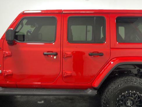 Used 2024 Jeep Wrangler Unlimited Sahara w/ Technology Group AWD/4WD image 14