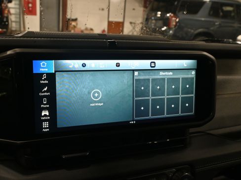 Used 2025 Jeep Wrangler Sahara w/ Safety Group AWD/4WD image 15