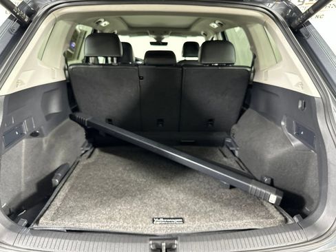 Used 2024 Volkswagen Tiguan SE w/ Panoramic Sunroof Package AWD/4WD image 29