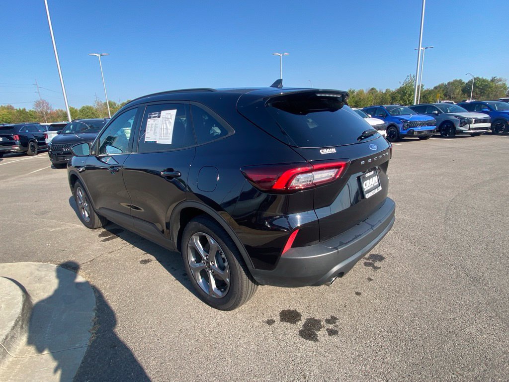 Used 2025 Ford Escape ST-Line FWD image 5