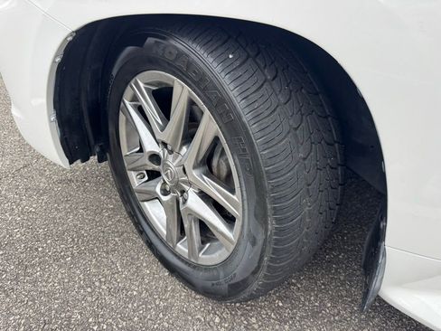 Used 2015 Lexus LX 570 4WD image 40