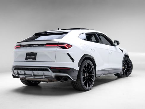 Used 2021 Lamborghini Urus image 4