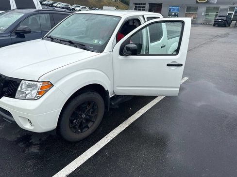 Used 2021 Nissan Frontier SV w/ Midnight Edition Floor Mats AWD/4WD image 5