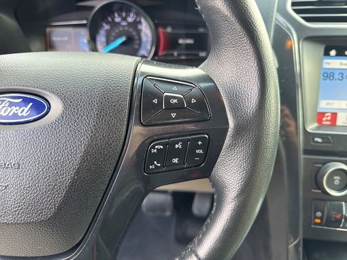 Used 2018 Ford Explorer XLT w/ Equipment Group 202A image 48