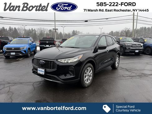 Used 2025 Ford Escape Active w/ Cold Weather Package image 1