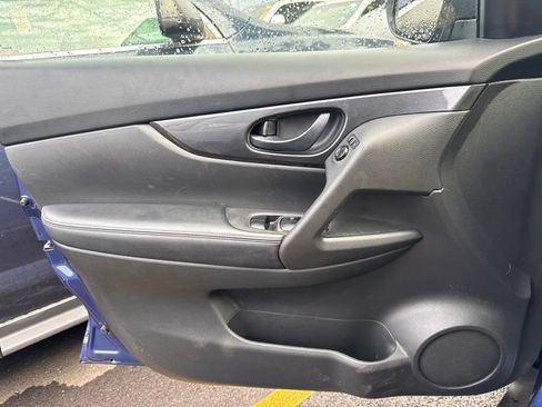 Used 2020 Nissan Rogue S FWD image 9