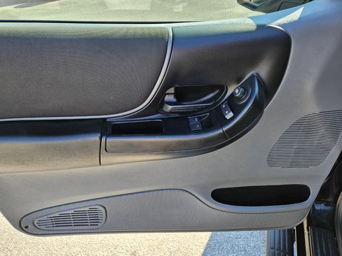 Used 2011 Ford Ranger XLT image 12