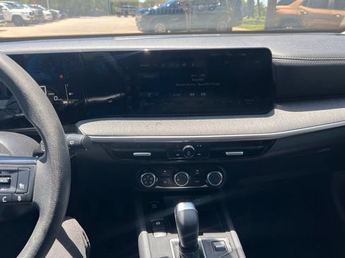 Used 2025 Nissan Kicks SV FWD image 20