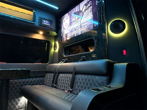 Used 2024 Mercedes-Benz Sprinter 3500 image 2