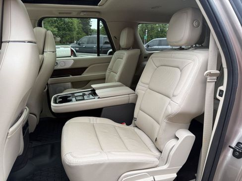 Used 2020 Lincoln Navigator L Reserve w/ Luxury Package AWD/4WD image 29