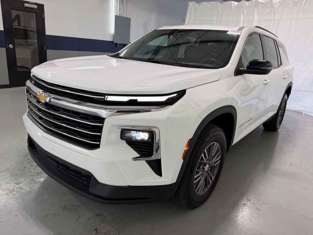 Used 2025 Chevrolet Traverse LT FWD image 24