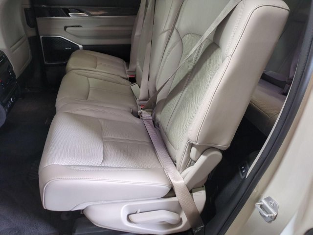 Used 2022 Jeep Wagoneer Series III AWD/4WD image 26