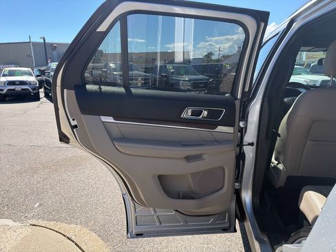 Used 2018 Ford Explorer Limited AWD/4WD image 30