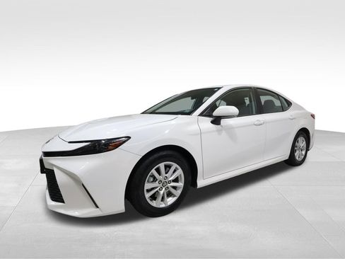Used 2025 Toyota Camry LE image 8