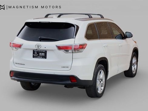 Used 2015 Toyota Highlander Limited w/ Driver Technology Package image 9