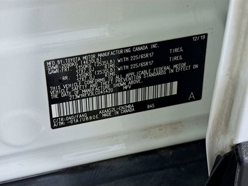 Used 2020 Toyota RAV4 XLE w/ Convenience Package FWD image 31