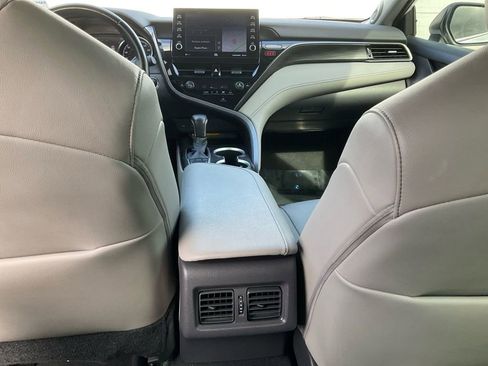Used 2021 Toyota Camry XLE image 28