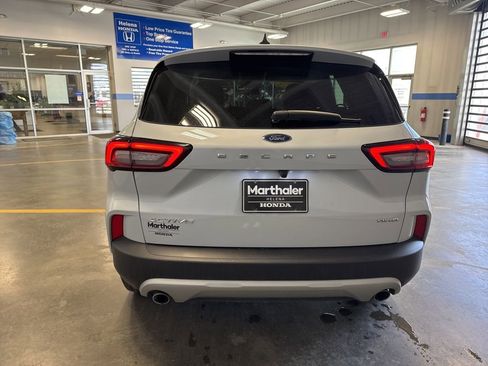 Used 2025 Ford Escape Active AWD/4WD image 6