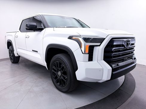 Used 2024 Toyota Tundra Limited AWD/4WD image 11