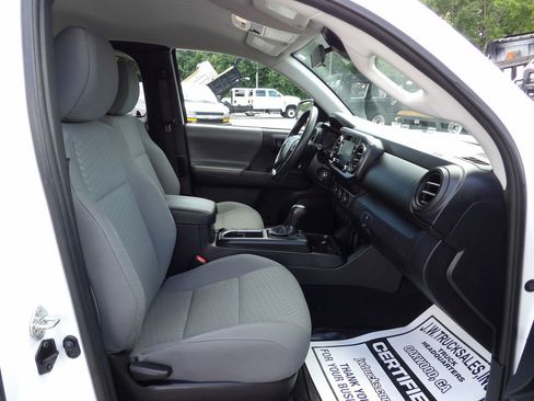 Used 2020 Toyota Tacoma SR image 36