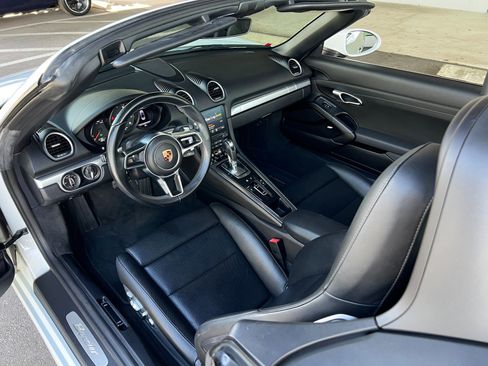 Used 2017 Porsche 718 Boxster image 2