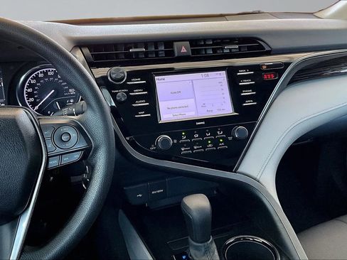 Used 2020 Toyota Camry LE FWD image 9