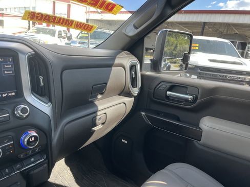Used 2022 GMC Sierra 3500 SLT w/ SLT Premium Package image 31