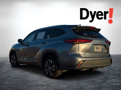 Used 2020 Toyota Highlander XLE image 6