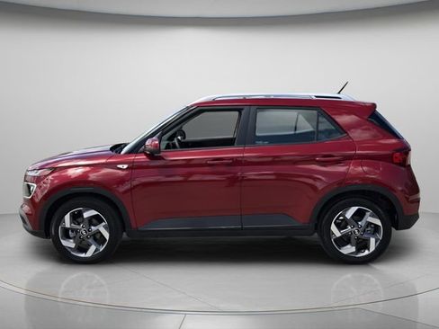 Certified 2025 Hyundai Venue Limited FWD image 3