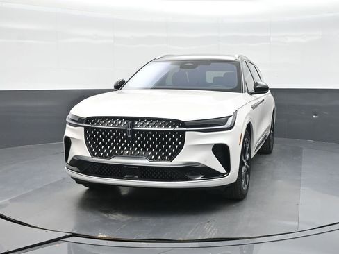 Used 2026 Lincoln Nautilus Reserve AWD/4WD image 9