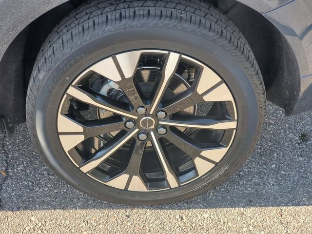 Certified 2026 Volvo XC60 B5 Plus AWD/4WD image 7