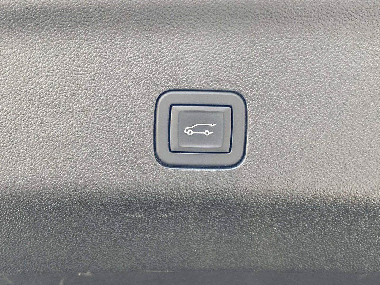 Used 2024 Chevrolet Suburban High Country w/ Premium Package 2 AWD/4WD image 21