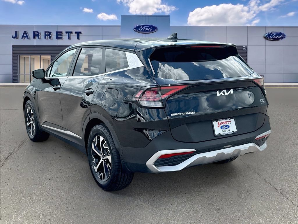 Used 2025 Kia Sportage EX FWD image 5