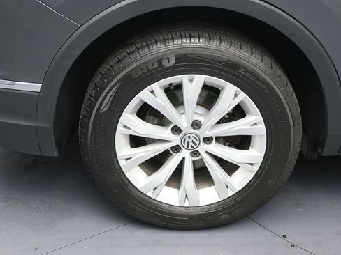 Used 2018 Volkswagen Tiguan SE image 5