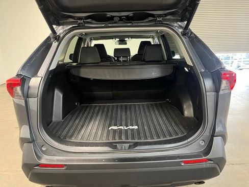 Used 2022 Toyota RAV4 XLE w/ Convenience Package FWD image 16